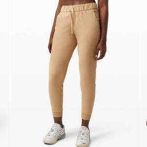 🍋 Lululemon On the Fly Jogger New w Tags Size 10